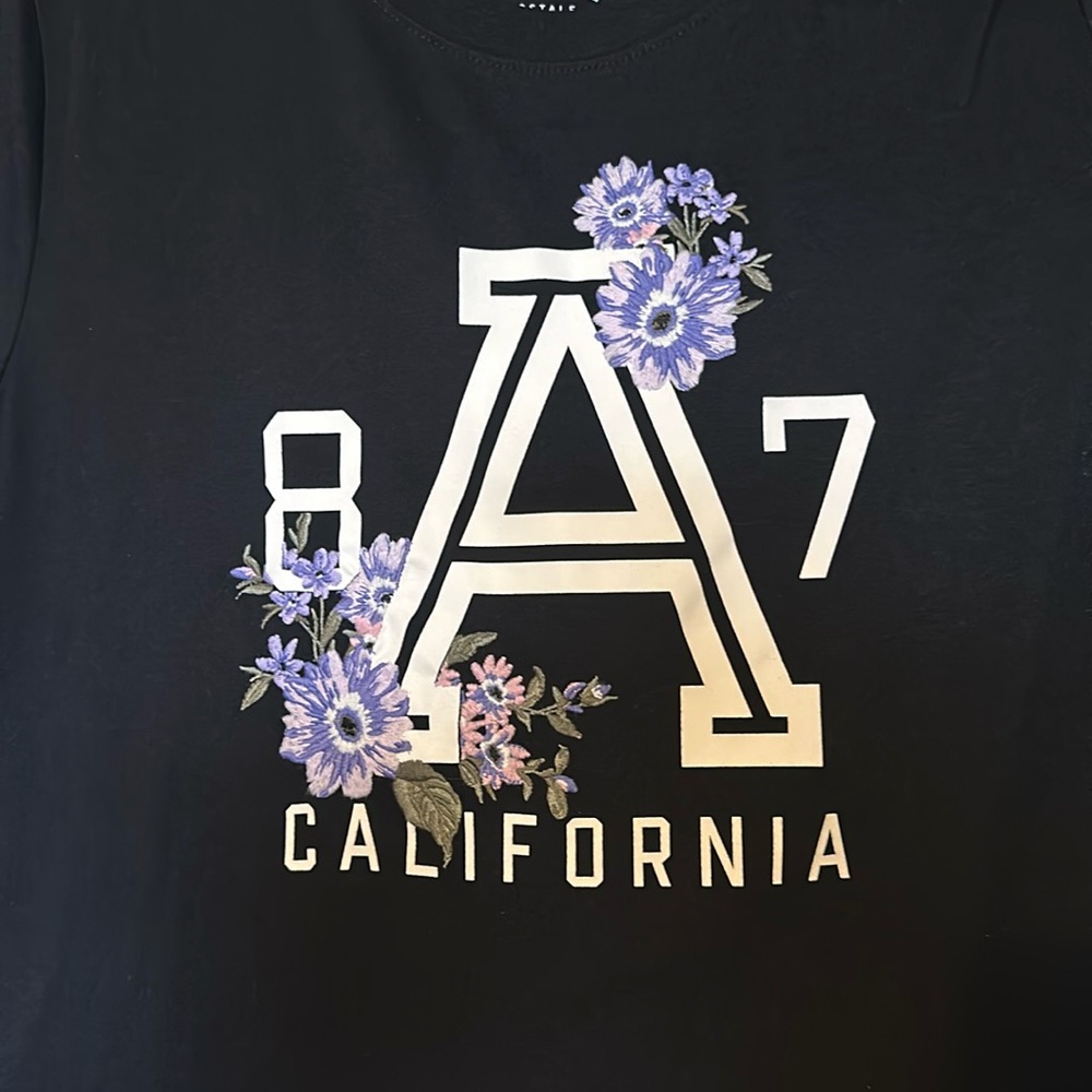 Embroidered flower Aero shirt